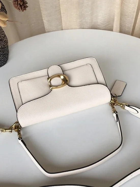 Coach White Leather Shoulder Bag with Gold C Hardware🍈🍈 - Picture 6 of 6